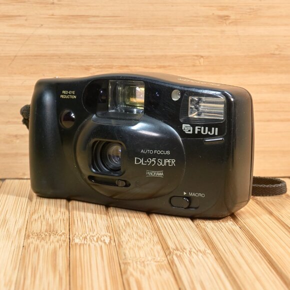 Vintage Fujifilm DL-95 Super, Point and Shoot Film Camera - Picture 3 of 7